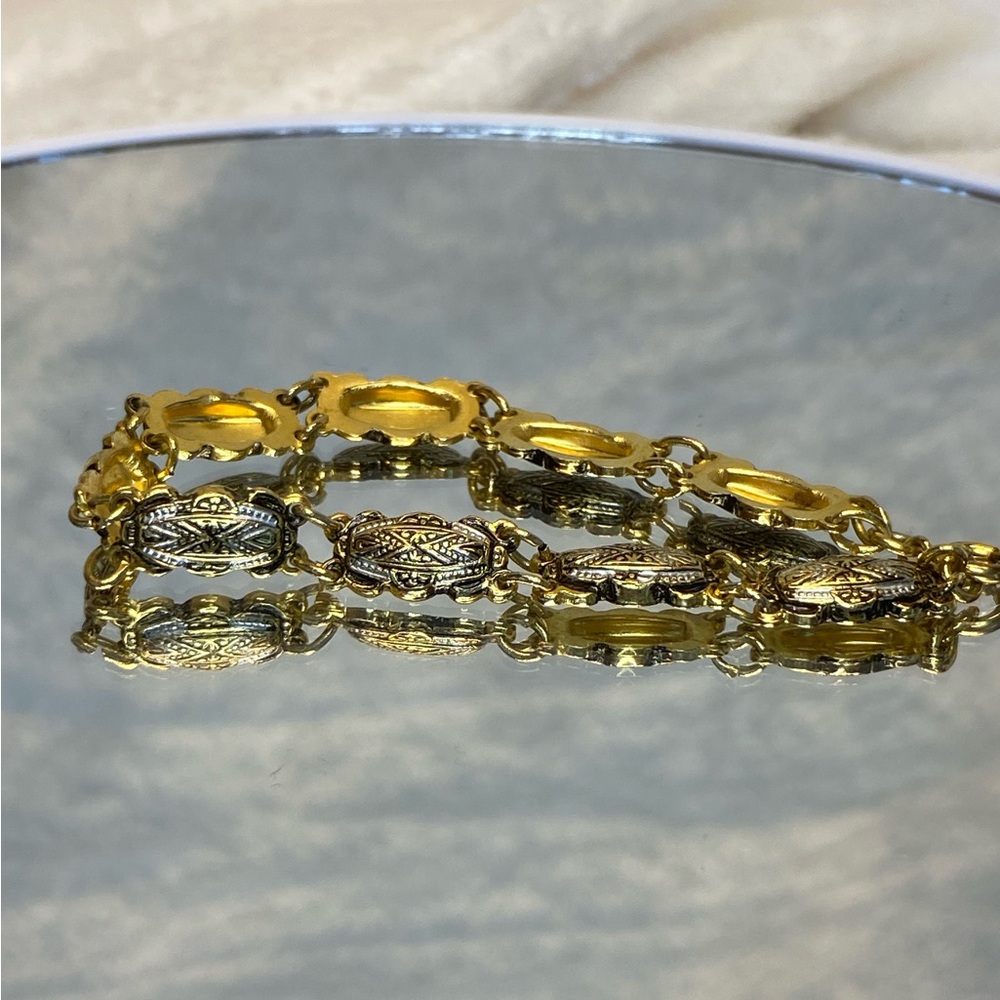 Beautiful Vintage Damascene Bracelet size 6.5” Claw Clasp - Picture 6 of 8